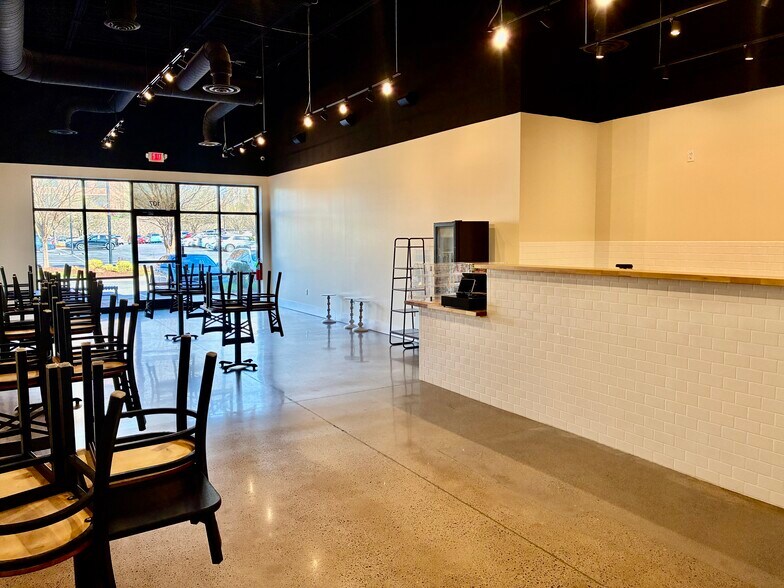 More Photos Of 215 Brookview Centre Way, Knoxville Freestanding For Lease