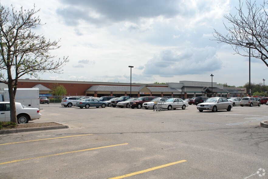 Primary Photo Of 7707 E Central Ave, Wichita Supermarket For Lease