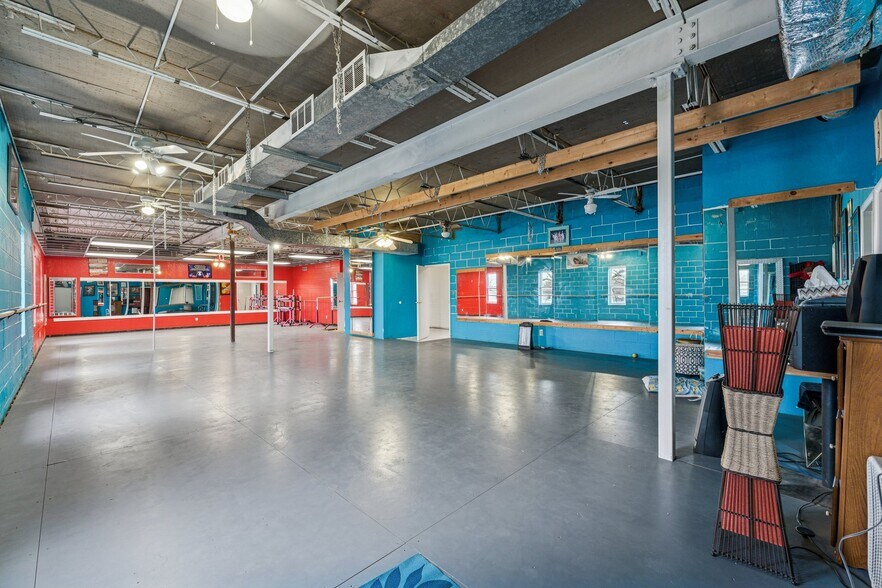 More Photos Of 1005 SW 4th St, Moore Religious Facility For Sale