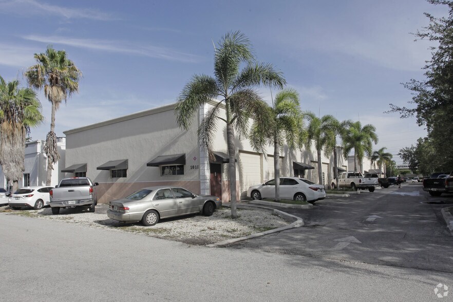 More Photos Of 1011 NW 51st St, Fort Lauderdale Light Distribution For Lease