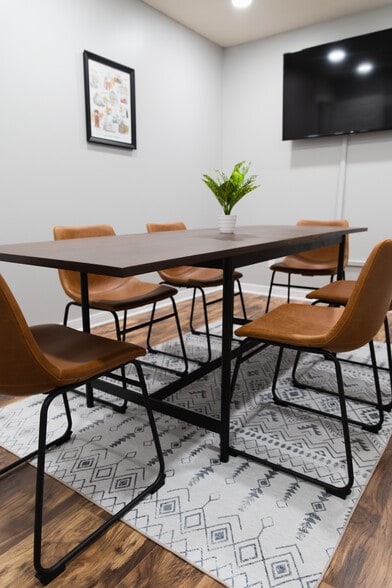 More Photos Of 45 N Chillicothe Rd, Aurora Office For Lease