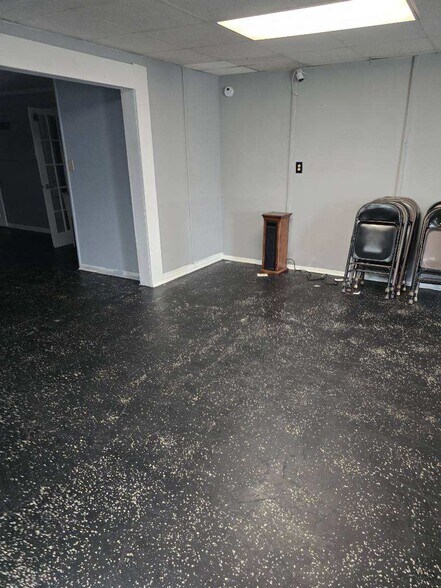 More Photos Of 305.5 N Logan St, Gaffney Storefront Retail Residential For Sale