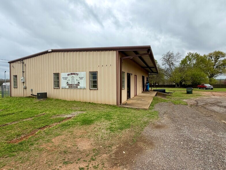More Photos Of 2000 E Murchison St, Palestine Light Manufacturing For Sale