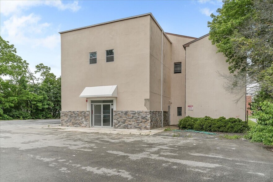 More Photos Of 61 S Morton Ave, Morton Medical For Lease