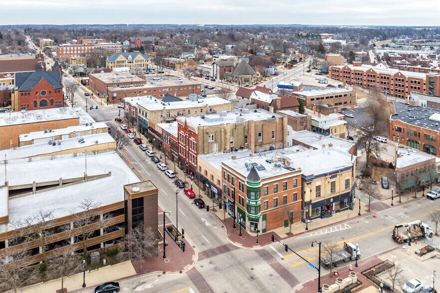 More Photos Of 207 E Chicago St, Elgin Restaurant For Lease