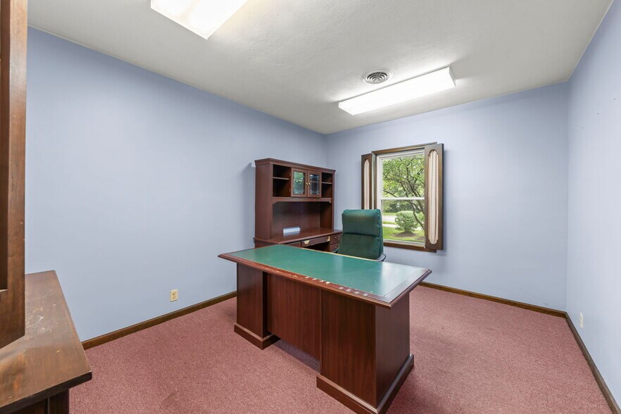 More Photos Of 16214 S Lincoln Hwy, Plainfield Office For Sale