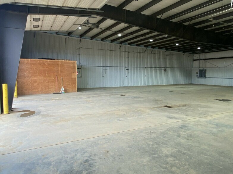More Photos Of 1810 Mindy St, Tea Industrial For Lease