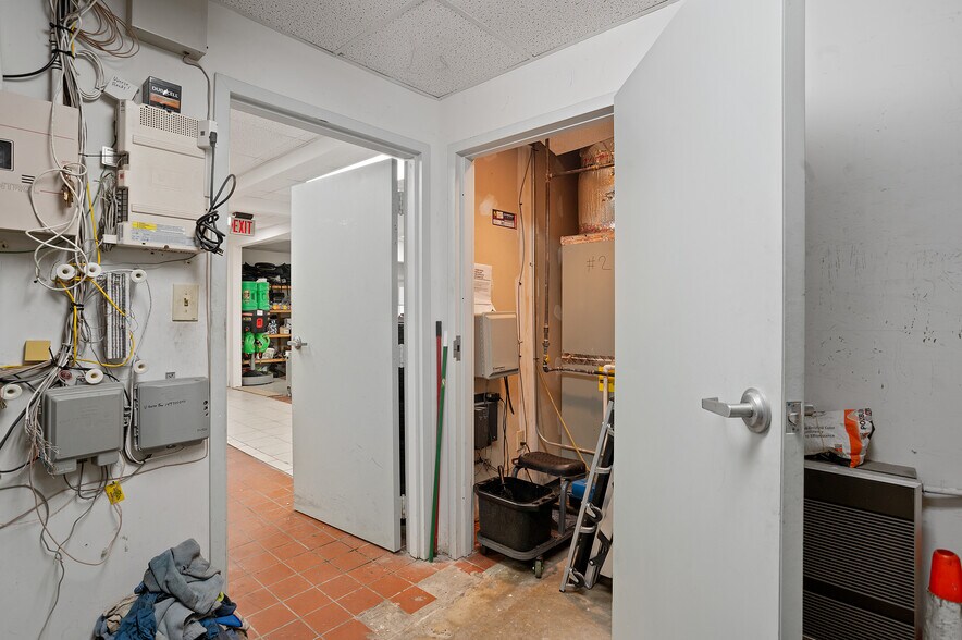 More Photos Of 2000 Columbia Ave, Franklin Freestanding For Sale