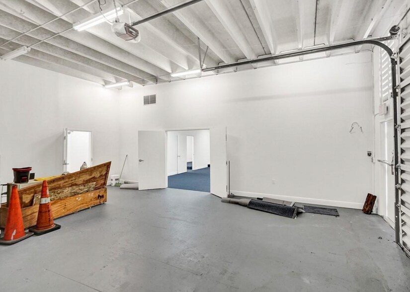More Photos Of 8111-8119 NW 33rd St, Miami Warehouse For Sale