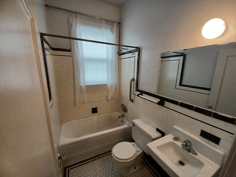 More Photos Of 219 W Magnolia Ave, San Antonio Apartments For Sale