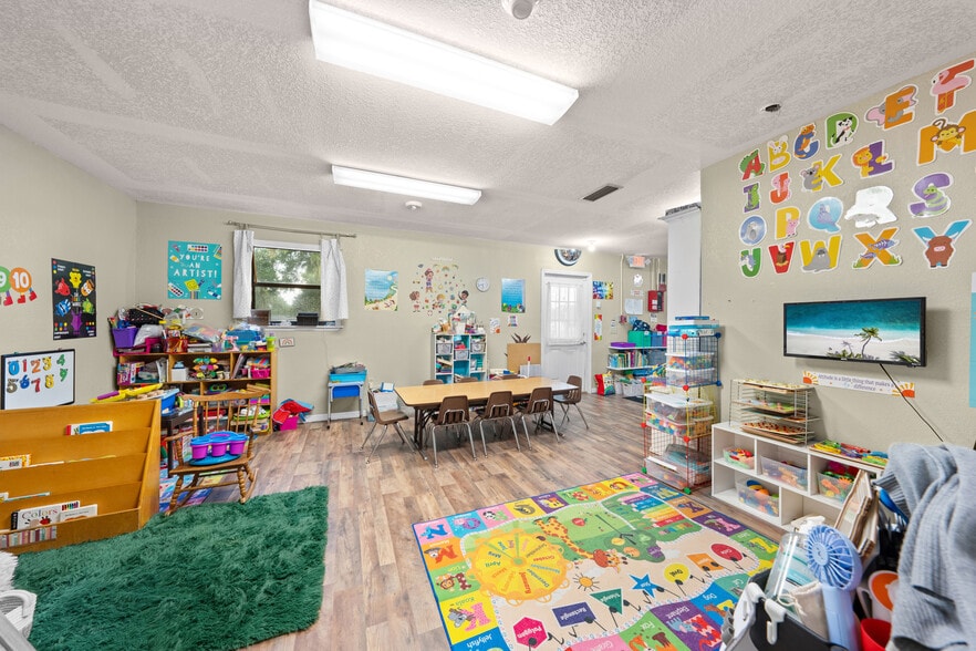 More Photos Of 102 S Highland St, Bushnell Daycare Center For Sale