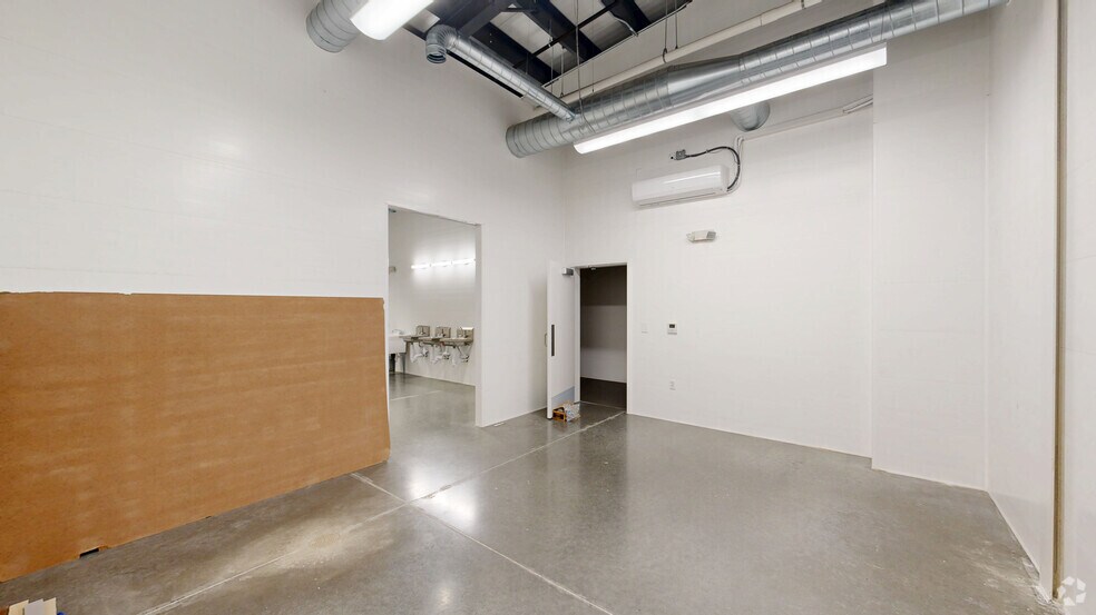 More Photos Of 7897 Randolph Rd NE, Moses Lake Manufacturing For Sale