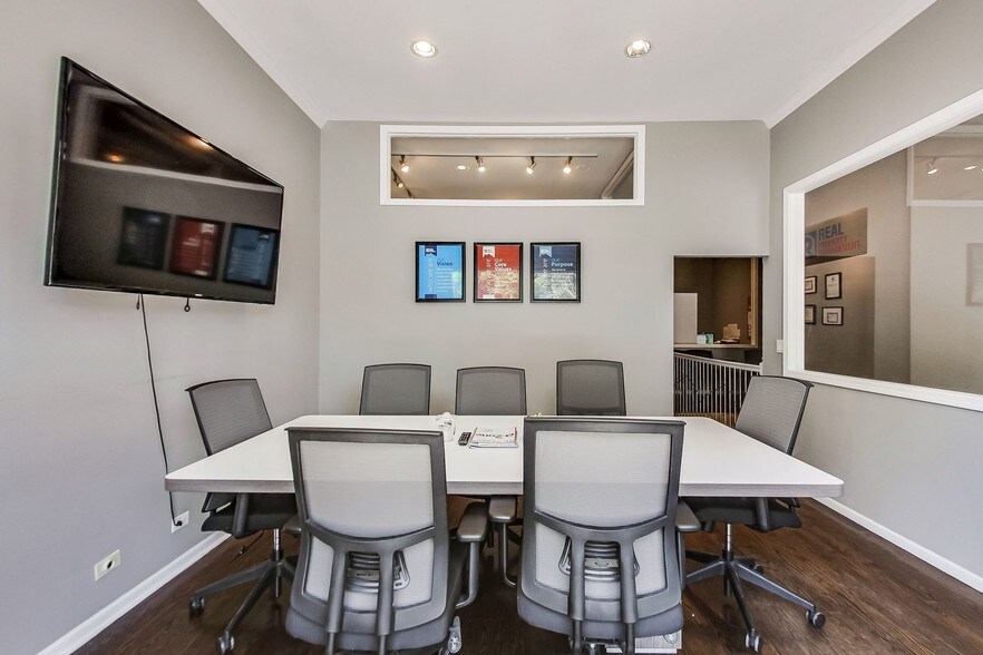 More Photos Of 2636 N Lincoln Ave, Chicago Apartments For Lease