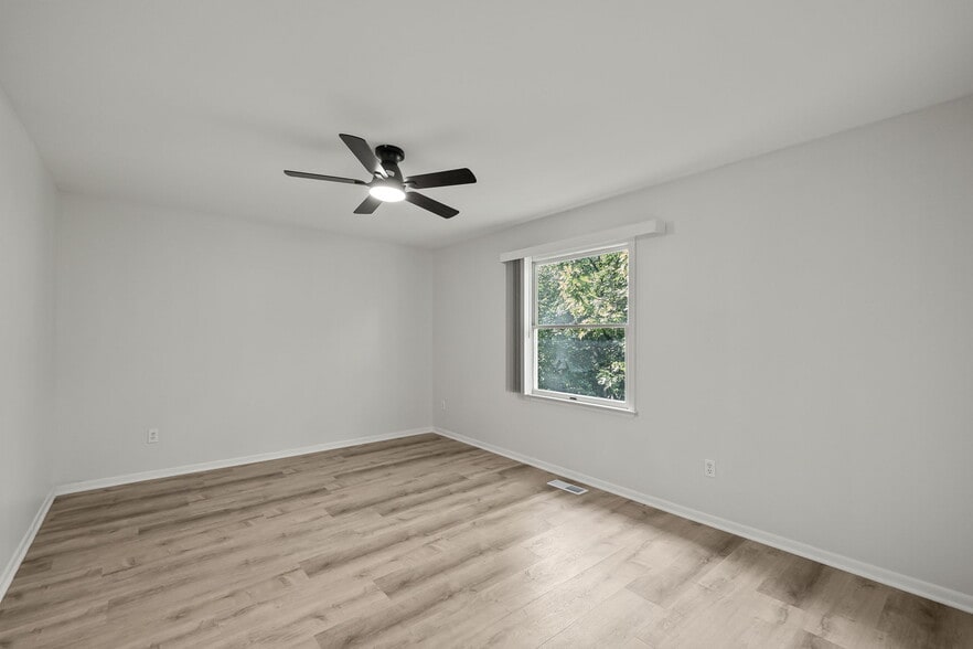More Photos Of 15925-15929 W 11 Mile Rd, Southfield Apartments For Sale