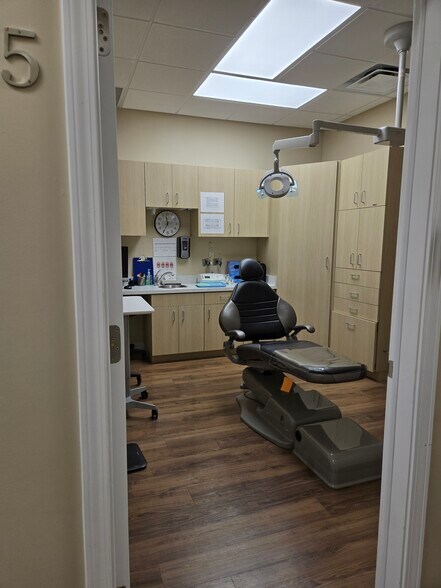 More Photos Of 13555 Automobile Blvd, Clearwater Medical For Lease