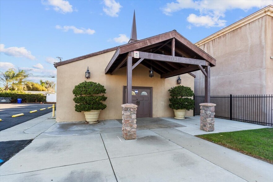 Primary Photo Of 11385 Cedar Ave, Bloomington Religious Facility For Sale