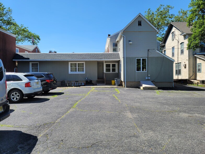 More Photos Of 58 W Main St, Freehold Office For Lease