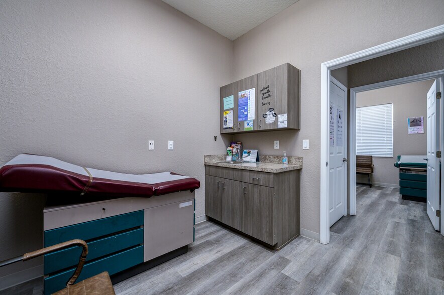 More Photos Of 6800-6810 Mariner Blvd, Spring Hill Office For Sale