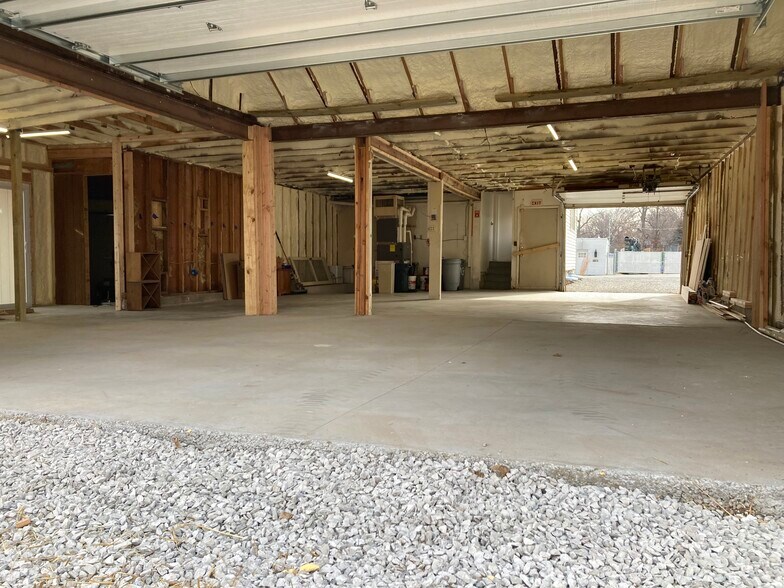 More Photos Of 220 W 80th Ter, Kansas City Storefront Retail Office For Sale