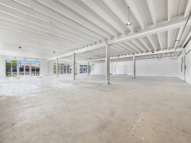 More Photos Of 410-470 NE 1st Ave, Hallandale Restaurant For Lease