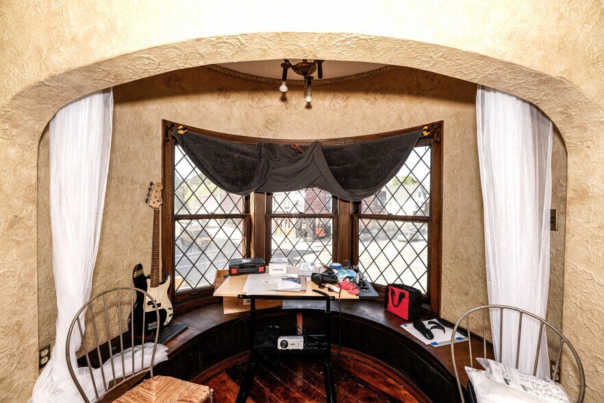 More Photos Of 2670-2678 N Holton St, Milwaukee Storefront Retail Residential For Sale