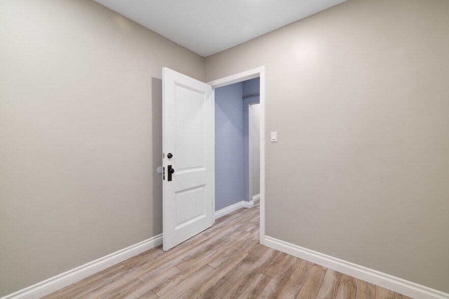 More Photos Of 5709 E Beverly Blvd, Los Angeles Office Residential For Lease