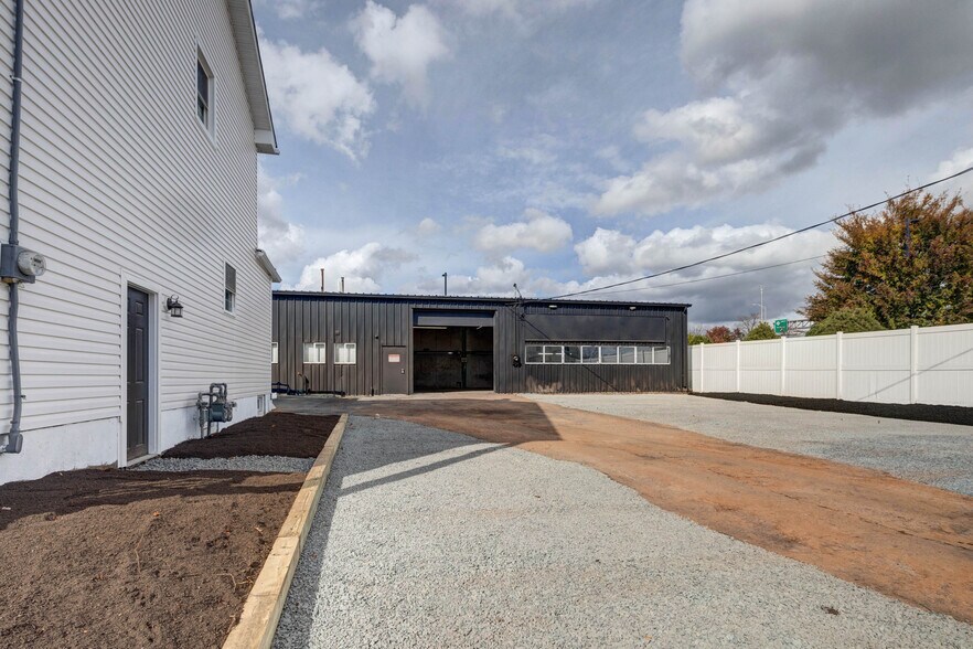 More Photos Of 12 Jansen Ave, Woodbridge Warehouse For Sale