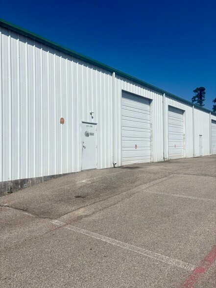 More Photos Of 655-600 Riley Fuzzel Rd, Spring Warehouse For Lease