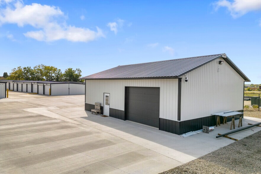 More Photos Of 3556 Marnie Ave, Waterloo Self Storage For Sale