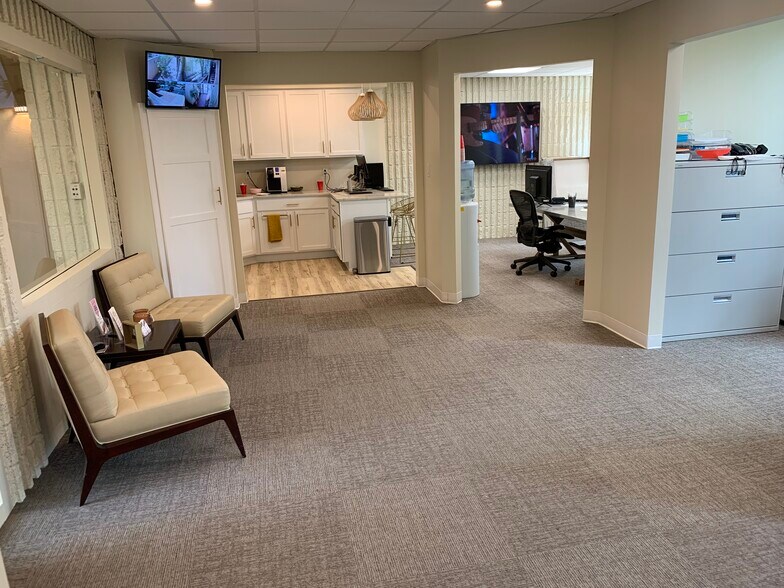 More Photos Of 3500 F Comanche Rd NE, Albuquerque Medical For Sale