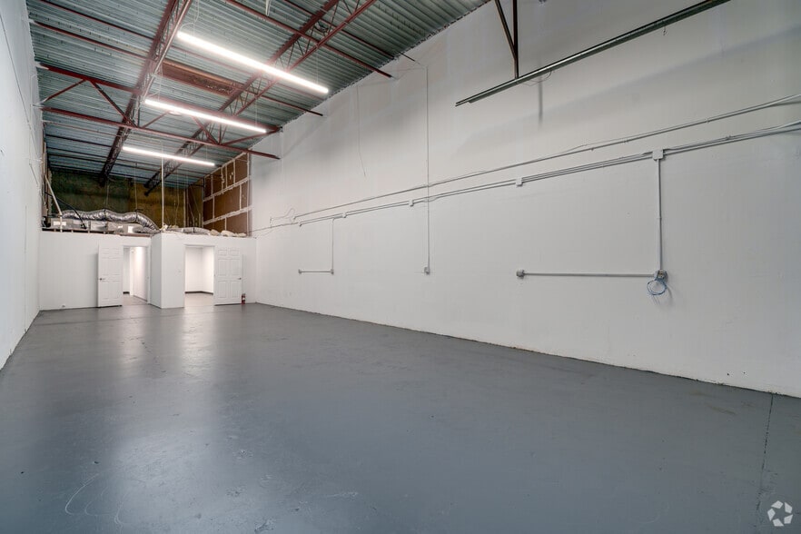 More Photos Of 3443-3479 Parkway Center Ct, Orlando Unknown For Lease