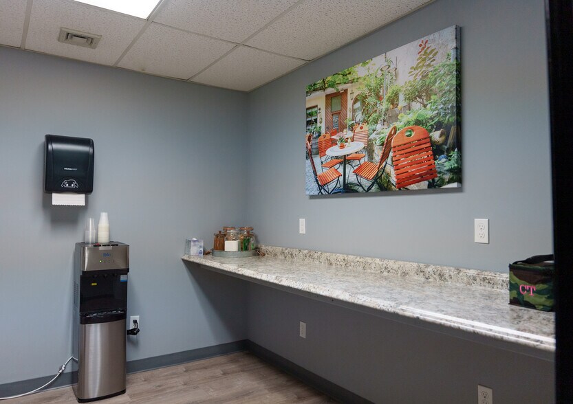 More Photos Of 22 Commerce Rd, Newtown Light Manufacturing For Lease