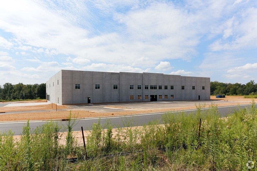 More Photos Of 2800 Repi Ct, Gastonia Distribution For Sale