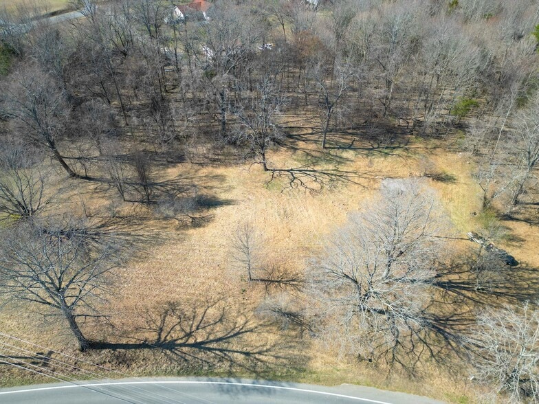 More Photos Of 2815 TN-49 Hwy, Charlotte Auto Repair For Sale