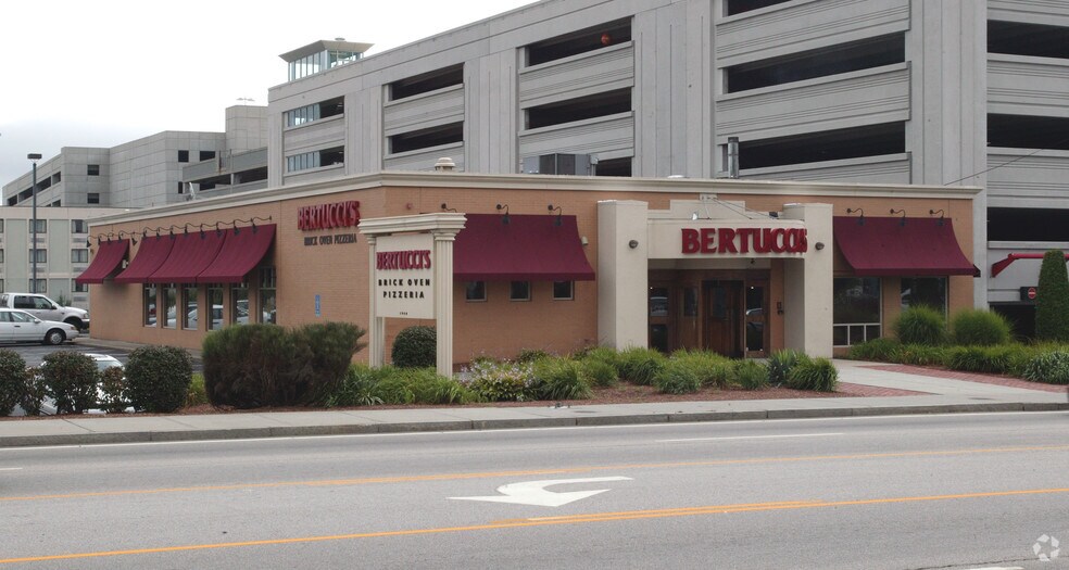 Primary Photo Of 1946 Post Rd, Warwick Restaurant For Lease