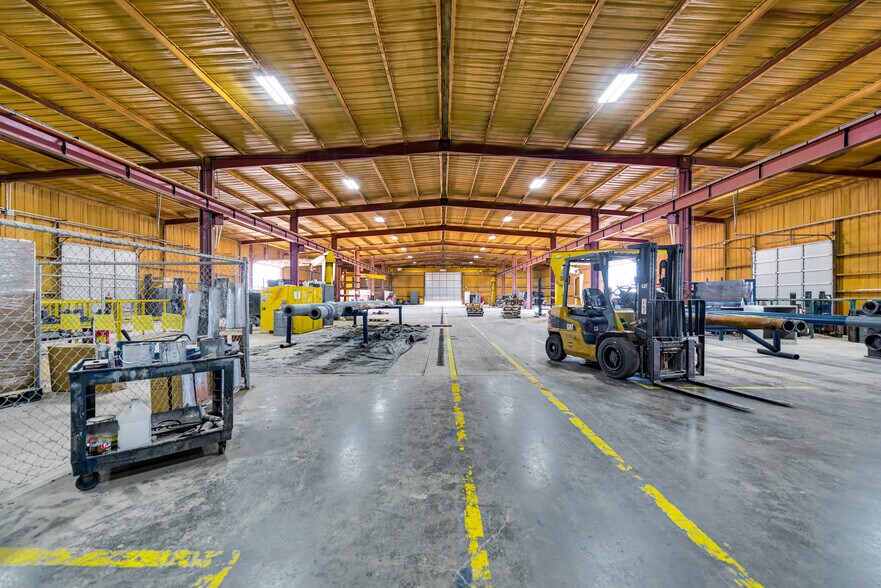 More Photos Of 3707 S County Road 1210, Midland Distribution For Lease