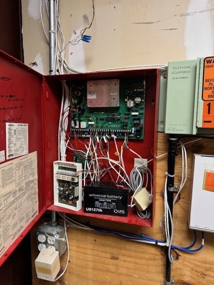 More Photos Of 404 Chicago Dr, Fayetteville Flex For Lease