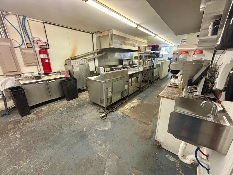 More Photos Of 106 E 4th St, Washington Restaurant For Sale