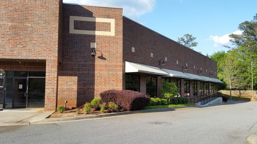 More Photos Of 1890 W Oak Pky, Marietta Showroom For Lease