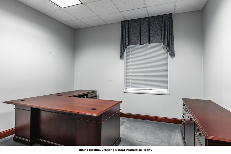 More Photos Of 1397 Elizabeth Pike, Mineral Wells Bank For Lease