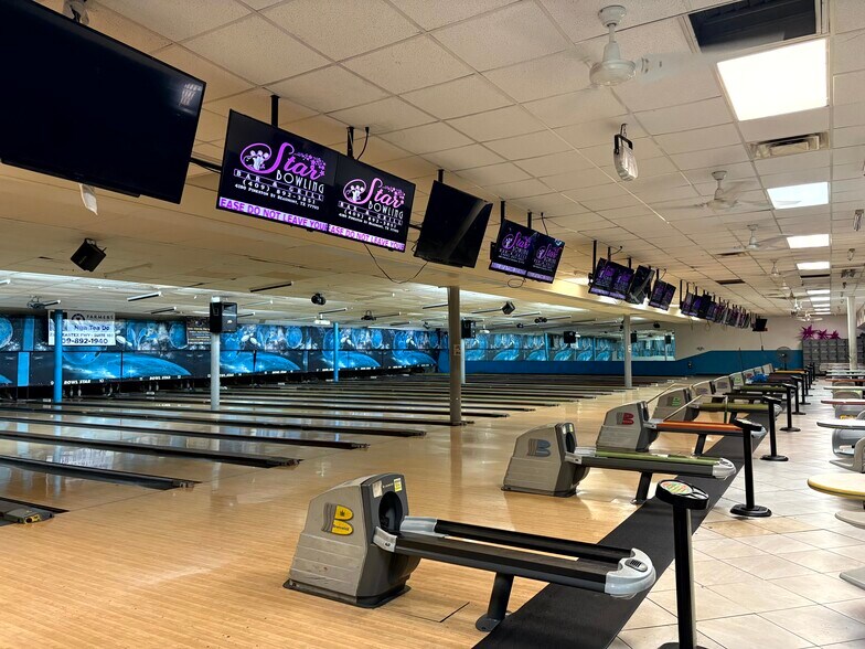 More Photos Of 4180 Pinkston St, Beaumont Bowling Alley For Sale