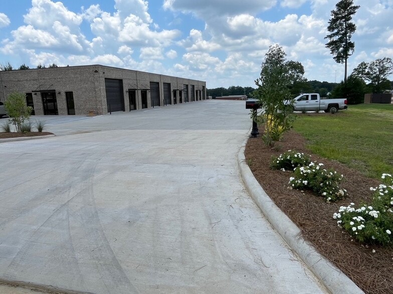 Primary Photo Of 121 Metroplex Blvd, Pearl Flex For Lease