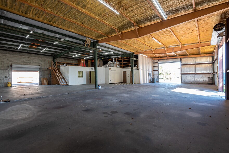 More Photos Of 420 NE 3rd Ave, Cape Coral Warehouse For Lease