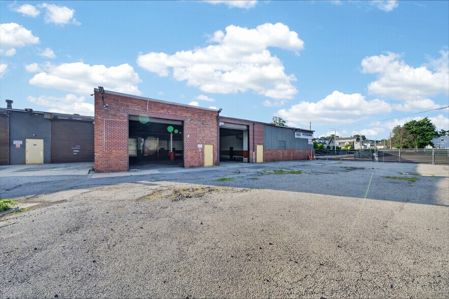 More Photos Of 145 E Mineola Ave, Valley Stream Warehouse For Lease