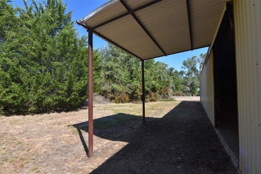 More Photos Of 3554 S Robinson Dr, Robinson Warehouse For Sale