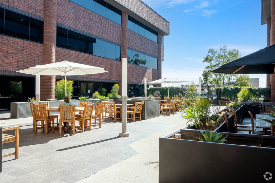 More Photos Of 625 Fair Oaks Ave, South Pasadena Office For Lease