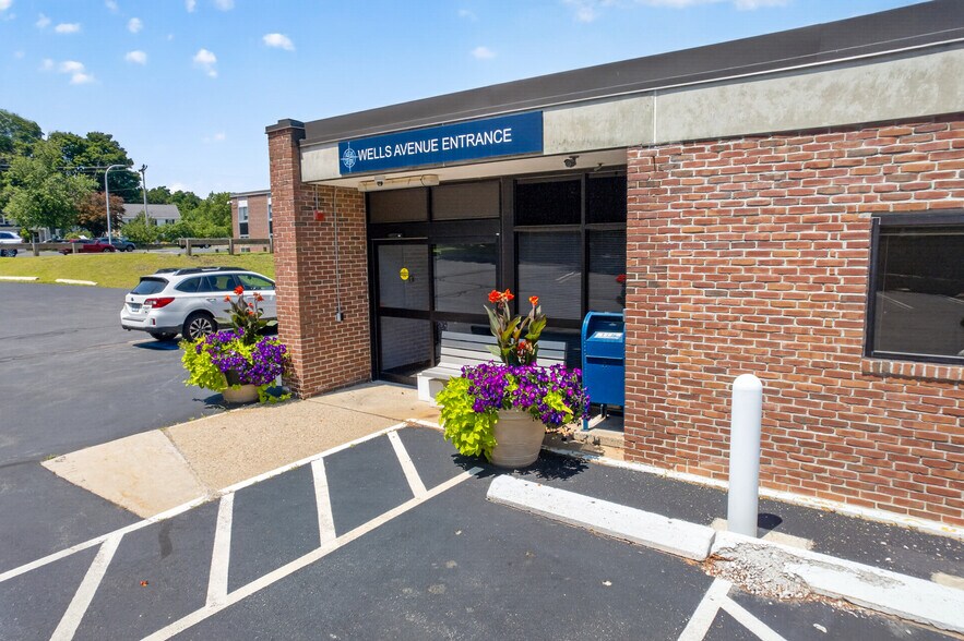 More Photos Of 24 Morrill Pl, Amesbury Medical For Lease