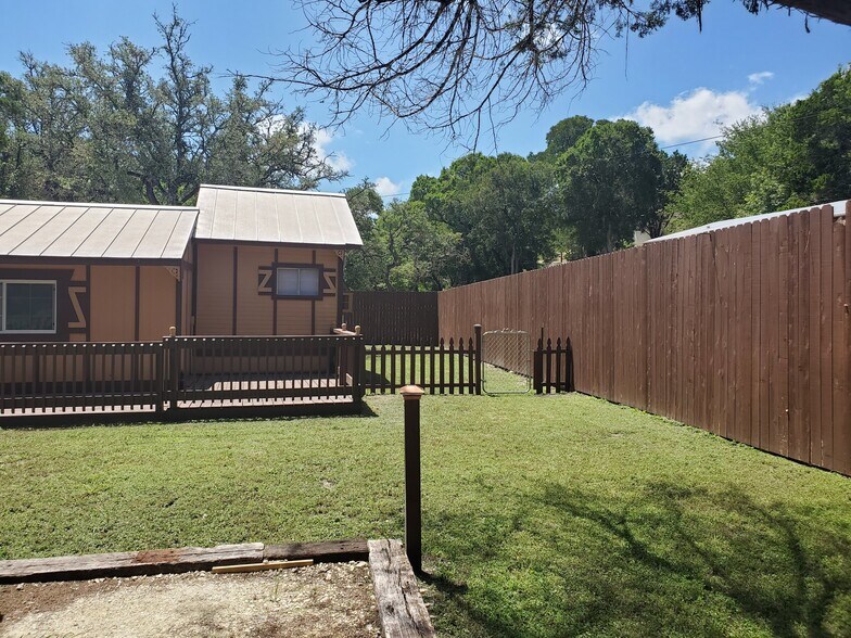 More Photos Of 138 Grey Moss Ct, Ingram Apartments For Sale