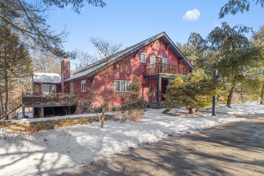 More Photos Of 37 Patricia Dr, Pleasant Valley Specialty For Sale