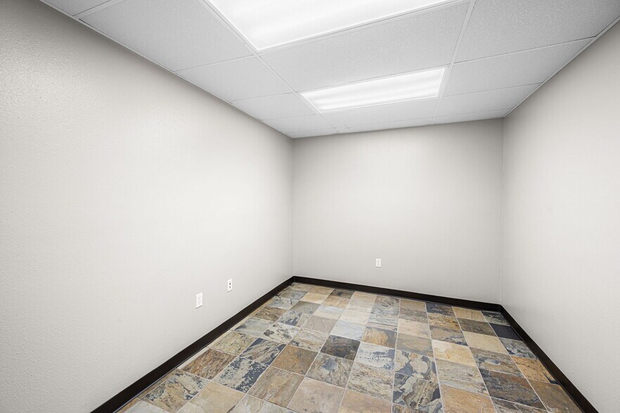 More Photos Of 2017 Lee Dr, Baytown Industrial For Lease